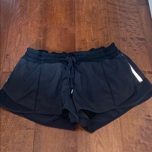 Lululemon Hotty Hot Low-Rise Short 2.5”